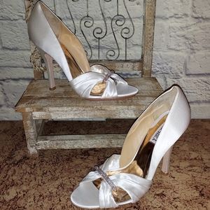 Badgley Mischka 9.5 “Rosali” in Ivory Satin with Rhinestone Bar Original Box